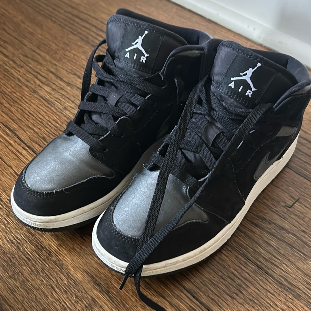 Air jordan mids size 5.5y